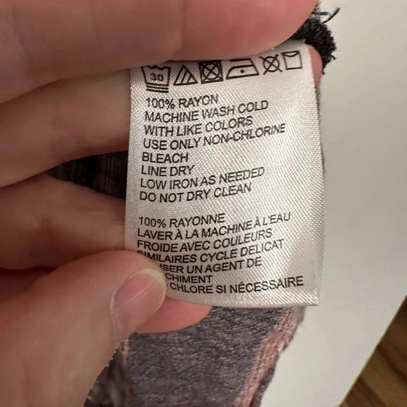 Urban Outfittera BDG women’s Melanie tie front button down shirt. Size large - Picture 5 of 5